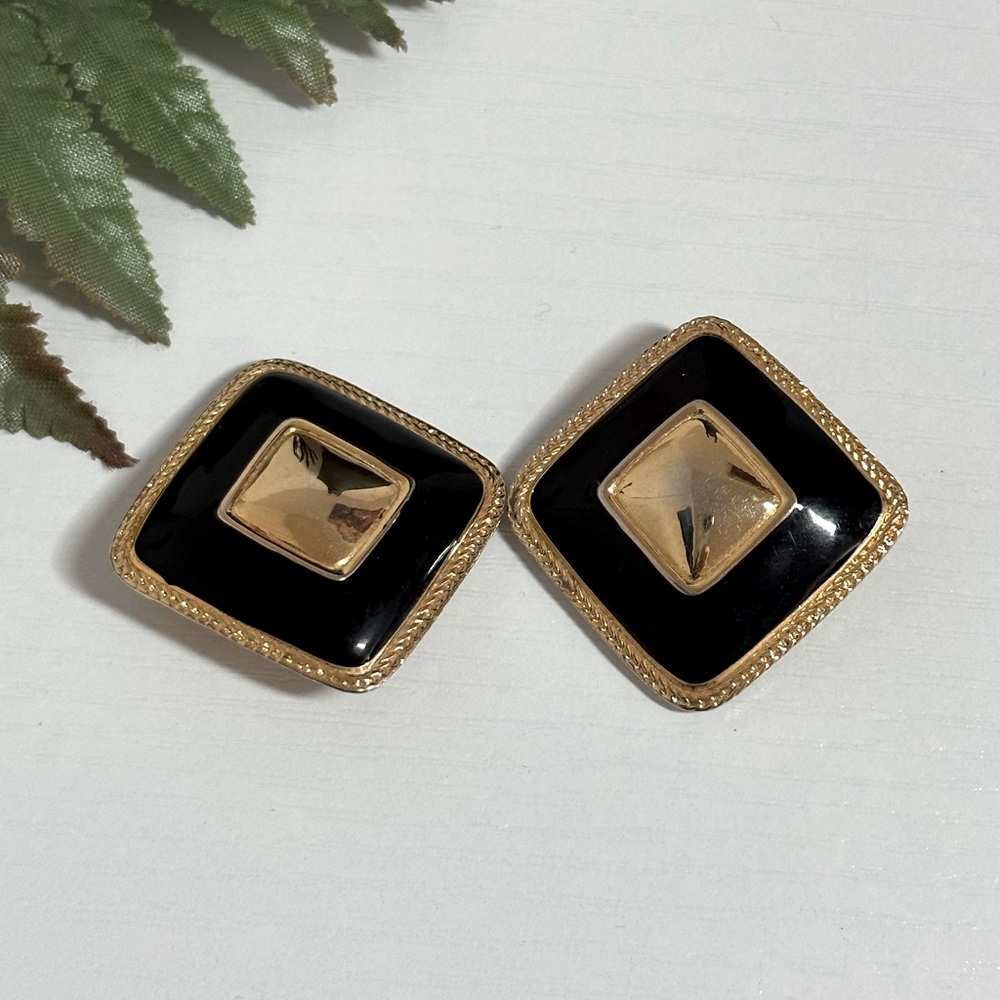 BOLD!! Vintage PREMIER USA Black Enamel Clip On Earrings!